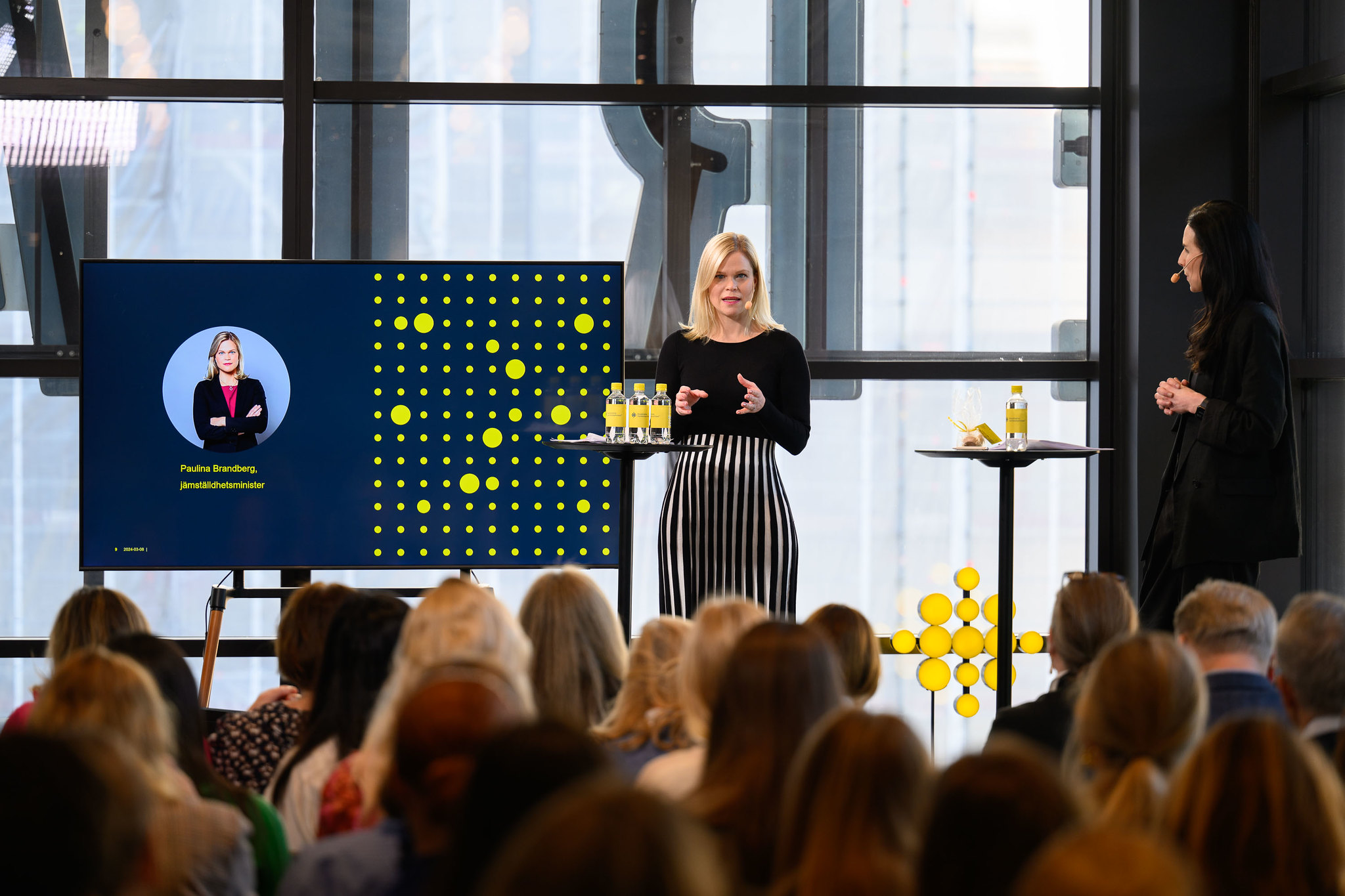 På internationella kvinnodagen talade bland andra Sveriges jämställdhetsminister Paulina Brandberg (L) på ett seminarium om ett mer jämställt näringsliv. Modererade gjorde Daniella Waldfogel, vice vd på Stockholms Handelskammare.