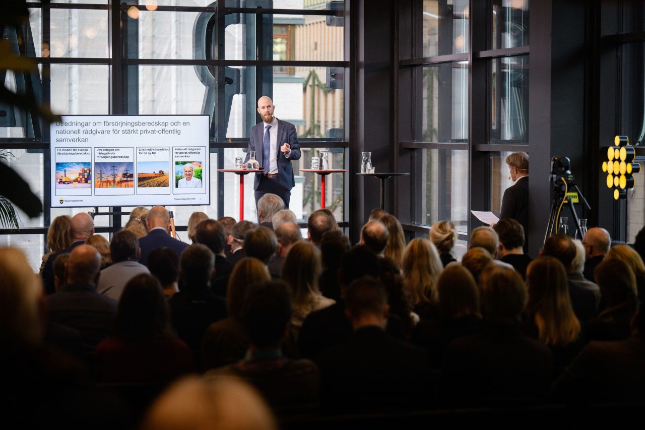 Sveriges minister för civilt försvar, Carl-Oskar Bohlin (M), var en av talarna under Stockholms Handelskammares seminarium om den svenska försörjningsberedskapen.
