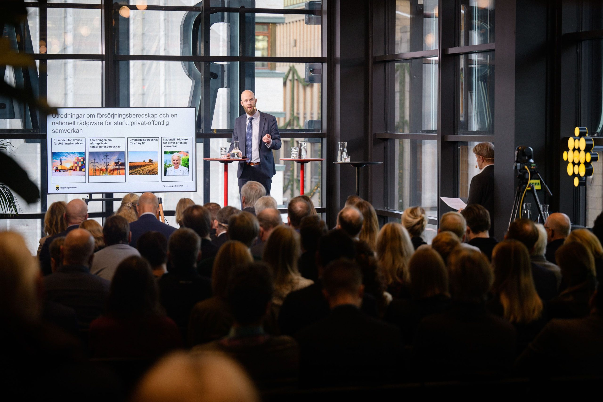 Sveriges minister för civilt försvar, Carl-Oskar Bohlin (M), var en av talarna under Stockholms Handelskammares seminarium om den svenska försörjningsberedskapen.