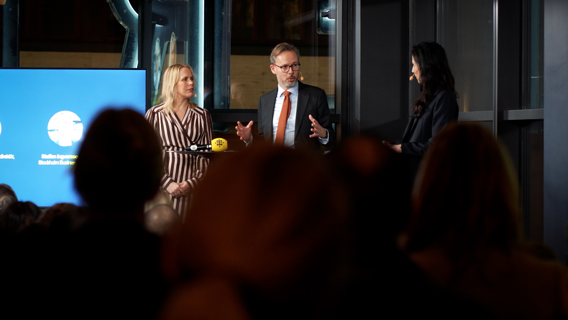 Anna Rudels, vice generaldirektör på Svenska institutet och Staffan Ingvarsson, vd för Stockholm Business Region diskuterar Stockholms identitet med Daniella Waldfogel, vd på Stockholms Handelskammare.
