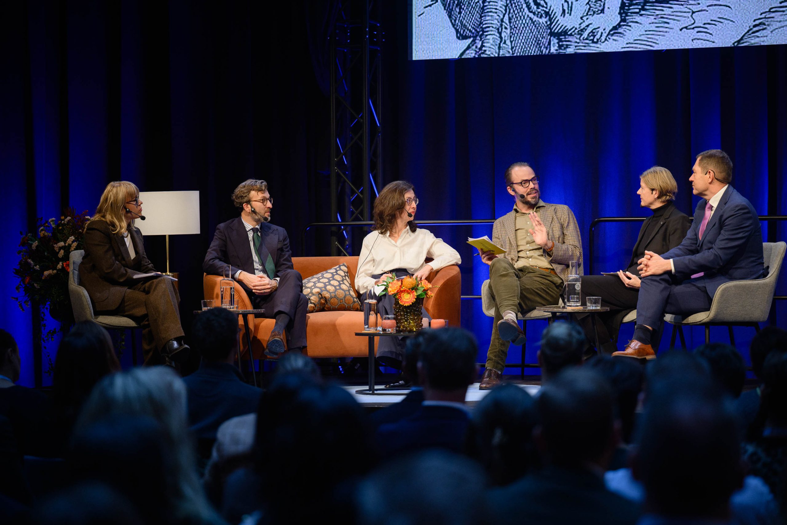 Moderator Tove Hanell ledde samtalet om framtidens internationella handel på Tulldagen 2025 tillsammans med en panel från näringsliv och myndigheter. På scen: Paula Eriksson, Susanne Jannesson, Jens Hedar, Per Altenberg och Klas A.M. Eriksson.