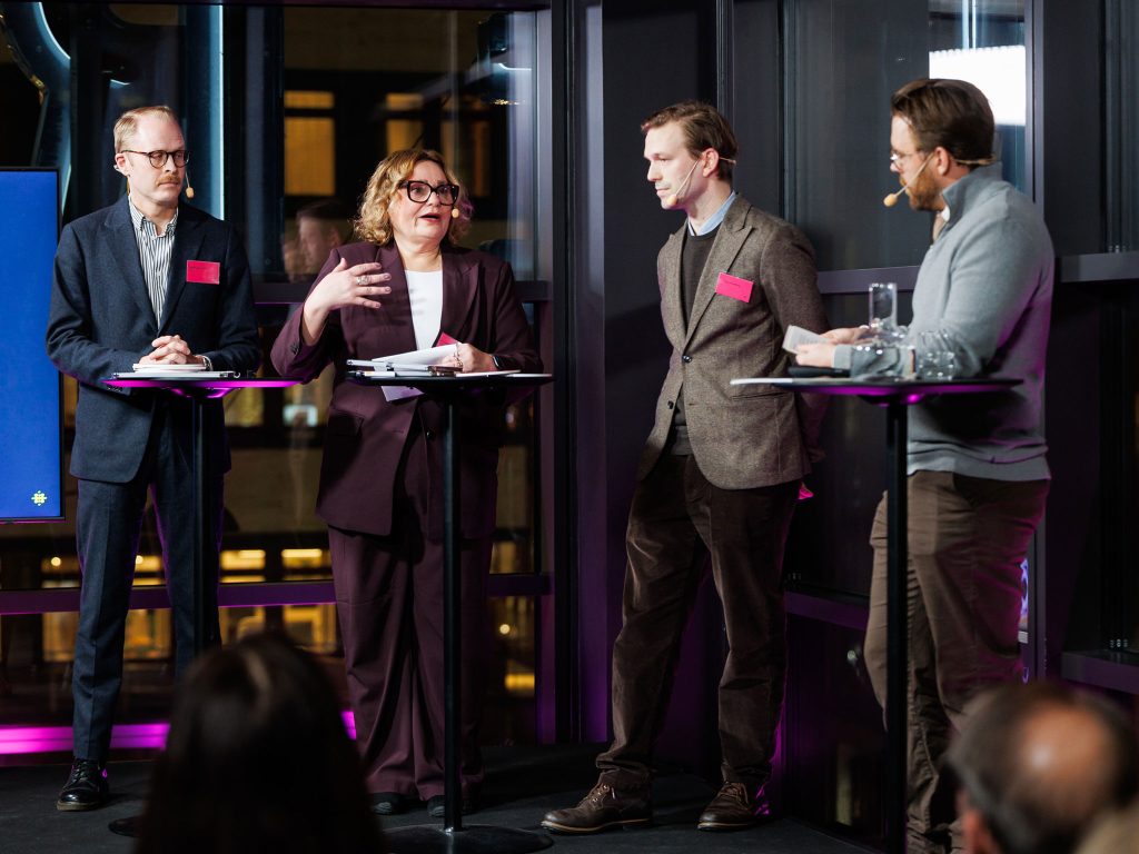 Fredrik Björkman, politikreporter på TV4, Anette Holmqvist, politikreporter på Expressen och Hampus Rundberg, politikredaktör på SVT diskuterar Stockholms politik under Stockholms Handelskammares valdebatt.
